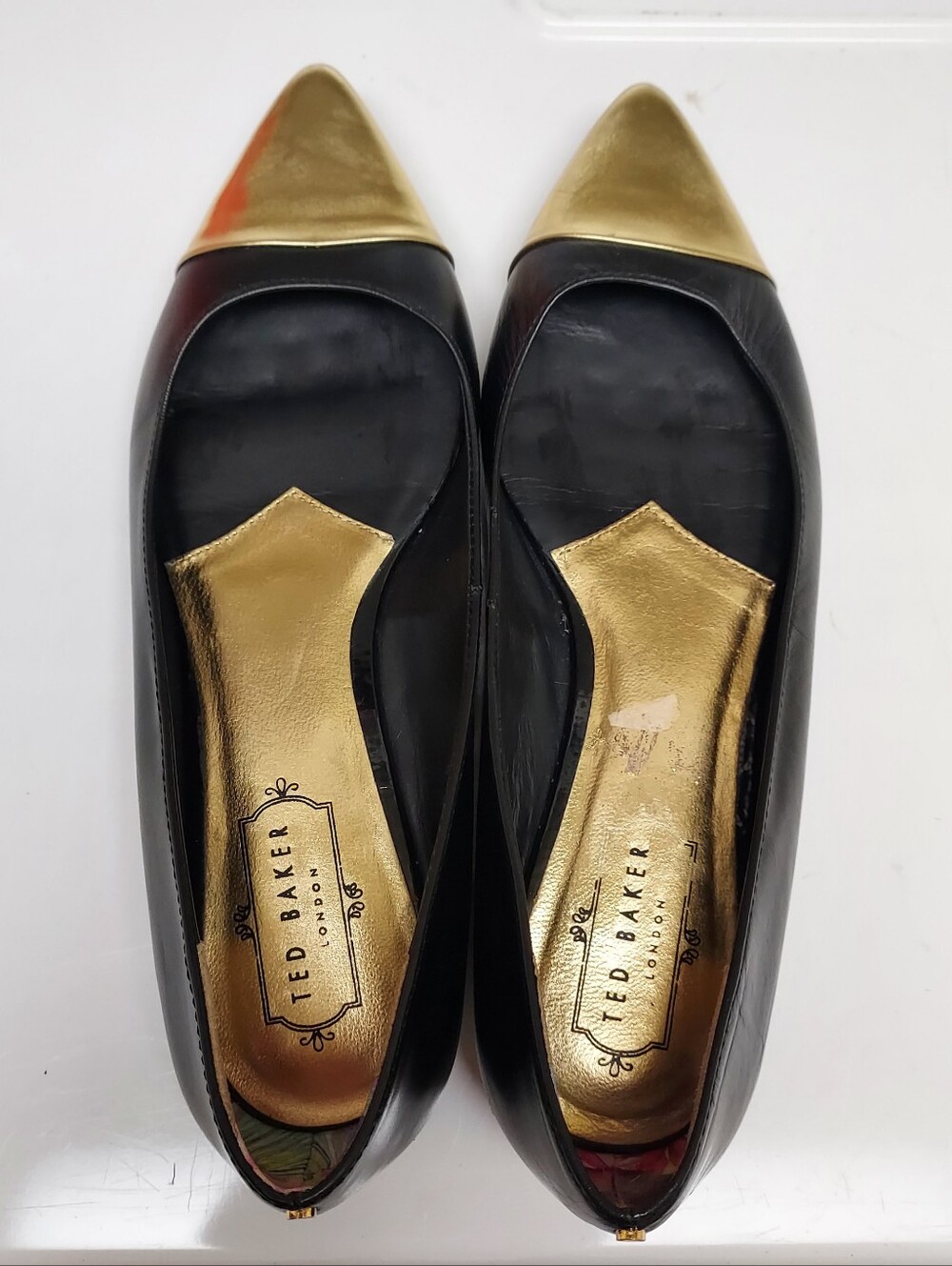 🖤 Ted Baker London Black and Gold Leather Flats Size US 7.5